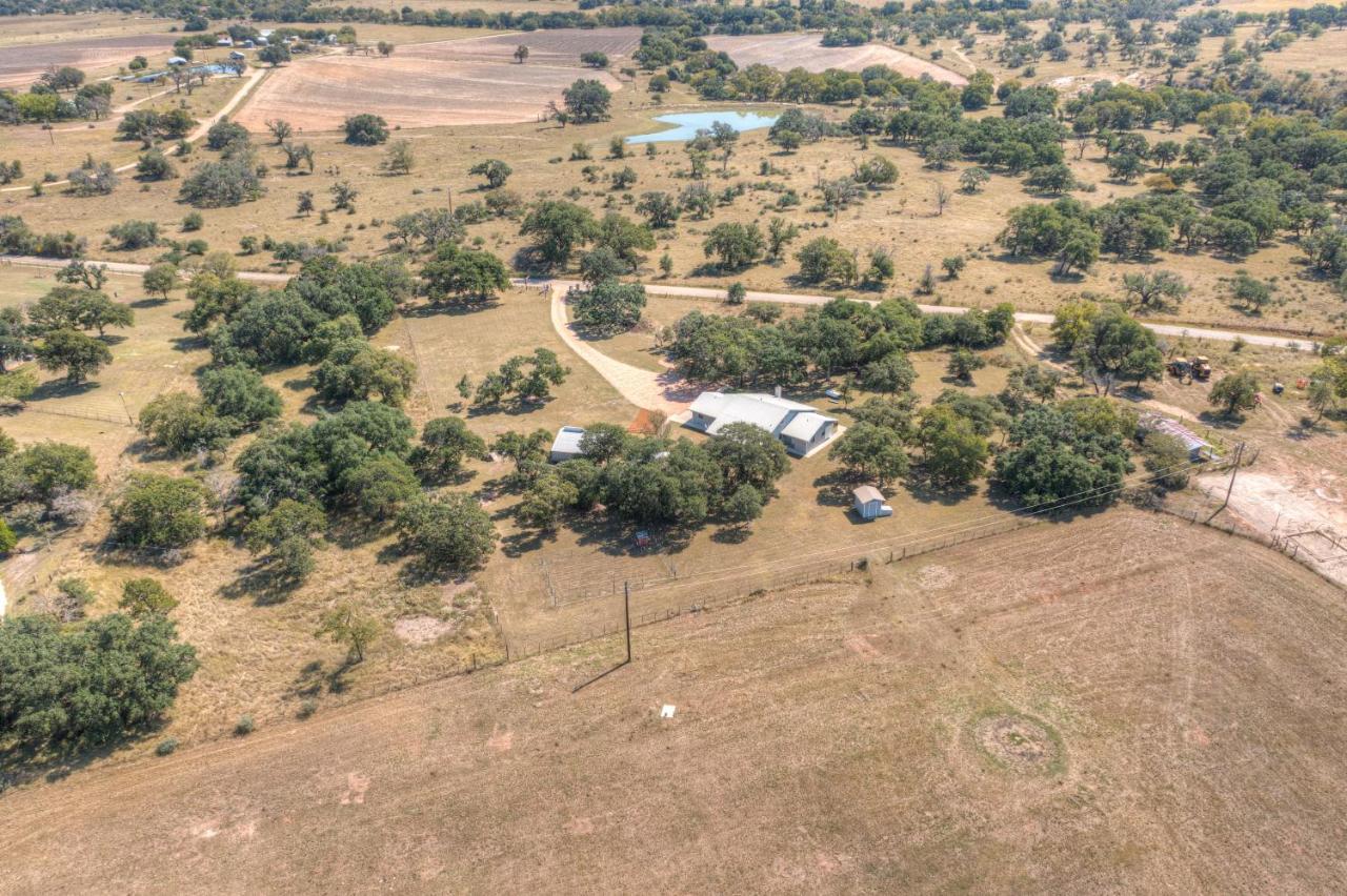 Grey Haus Casita-Peaceful Hill Country Views! Villa Fredericksburg Exterior foto