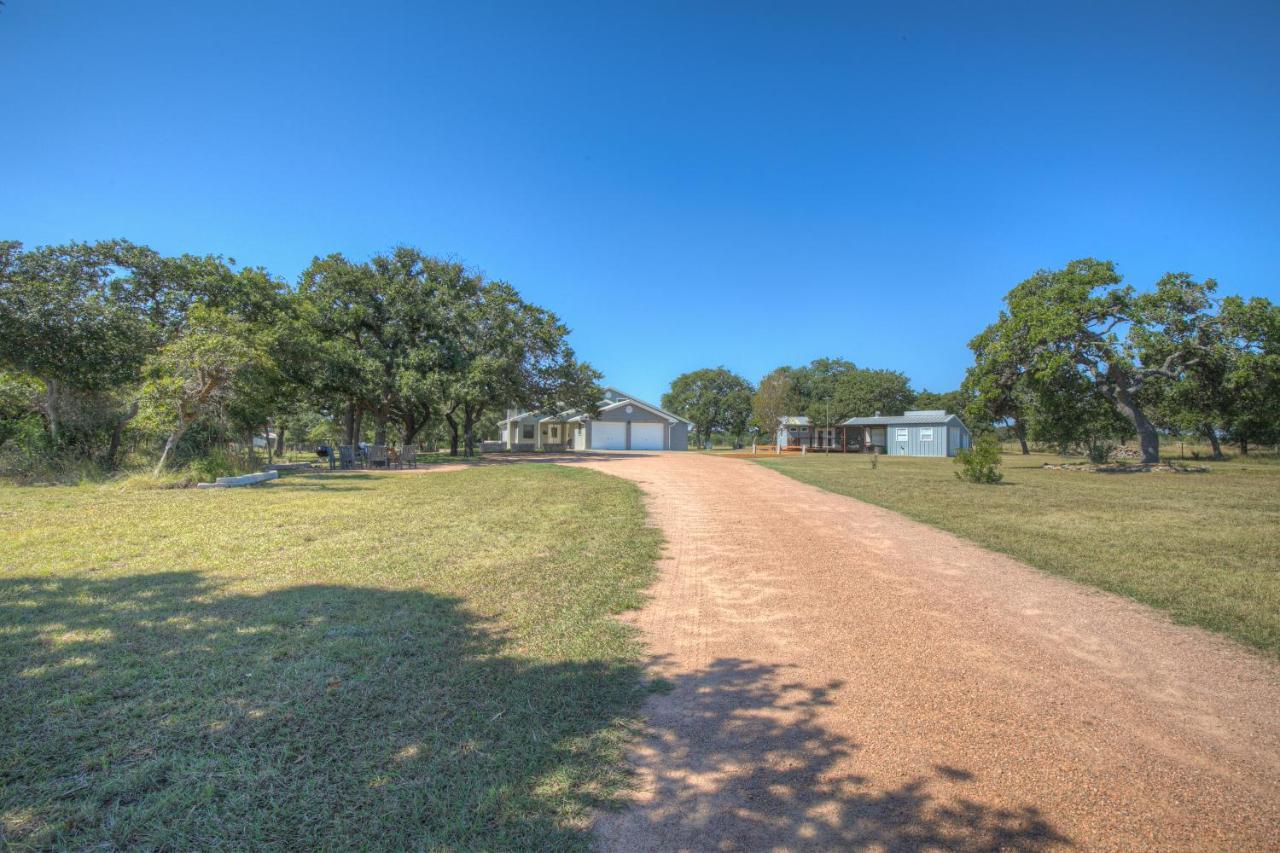 Grey Haus Casita-Peaceful Hill Country Views! Villa Fredericksburg Exterior foto