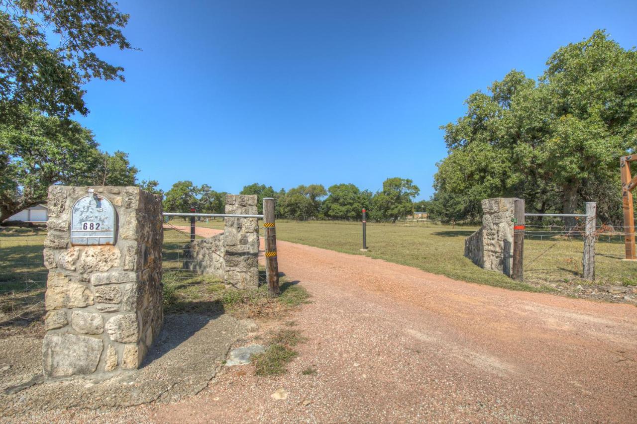 Grey Haus Casita-Peaceful Hill Country Views! Villa Fredericksburg Exterior foto