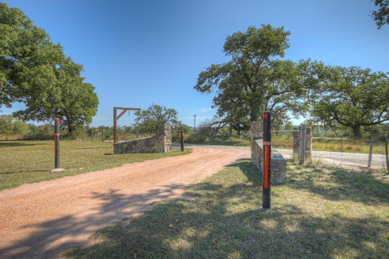 Grey Haus Casita-Peaceful Hill Country Views! Villa Fredericksburg Exterior foto